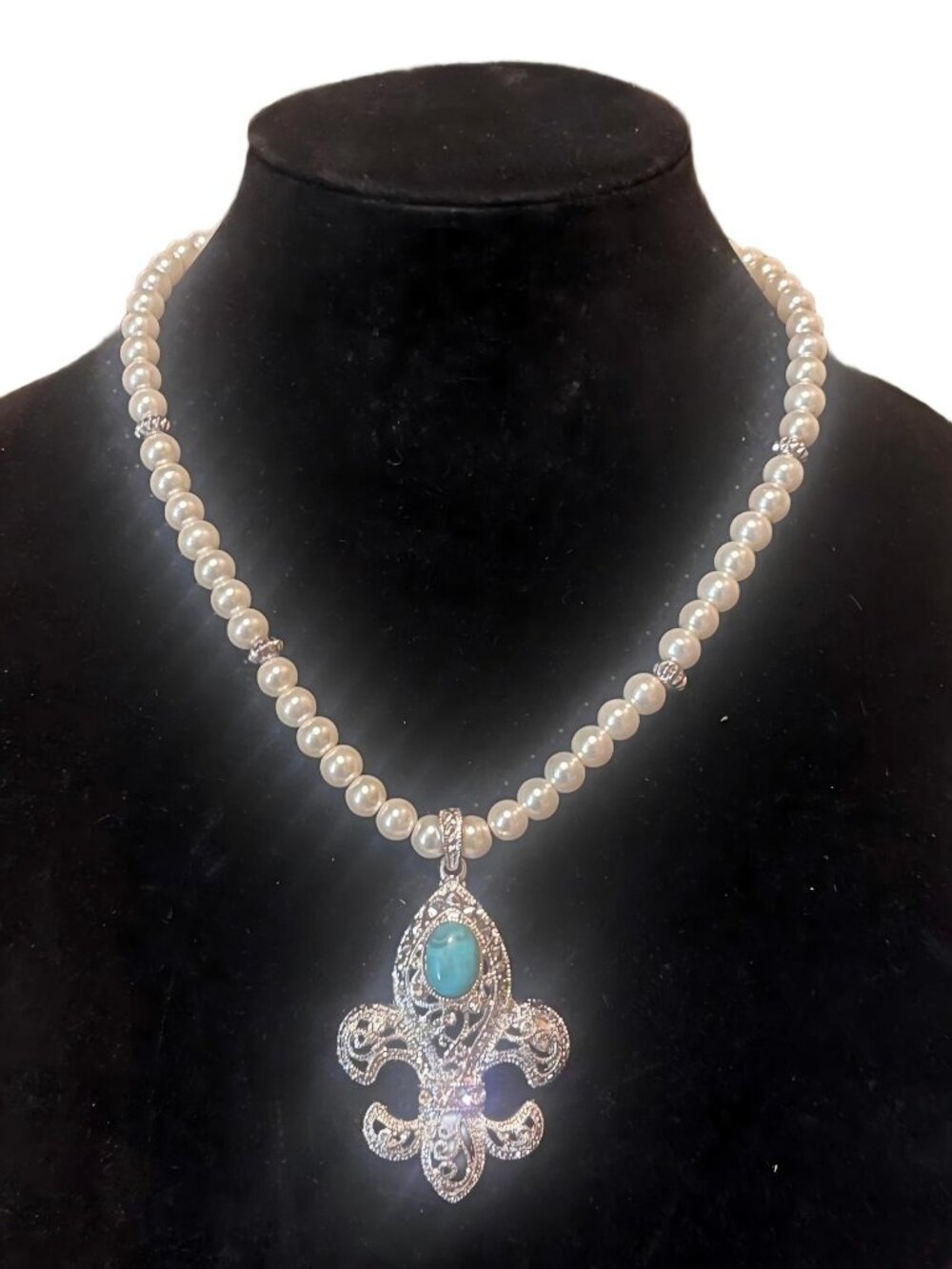 Vintage Fleur-De-Lis Pendant Necklace
